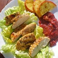 Grillowany kurczak podany z rabarbarowym musem i grillowanymi jabłkami