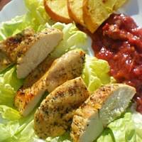 Grillowany kurczak podany z rabarbarowym musem i grillowanymi jabłkami