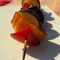 Grillowane szaszłyki z mięsa mielonego