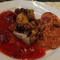 Tabaka czyli grillowany kurczak z sosem czosnkowym Tkemali i Lobo Borani czyli fasolka z jogurtem