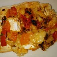 Piersi kurczaka grillowane z pieczarkami, serem Camembert, papryką i kolendrą