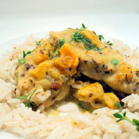 Pierś z kurczaka z morelami i migdałami