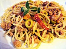 Fot. przejs, Spaghetti z oliwkami i zielonym pieprzem