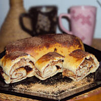 Cynamonowa rolada drożdżowa