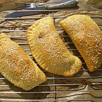 Calzone z bogatym wnętrzem