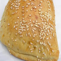 Calzone z bogatym wnętrzem