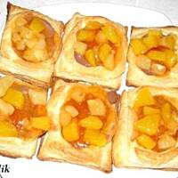 Ciasteczka francuskie z owocami i budyniową masą