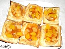 Fot. NaMolik, Ciasteczka francuskie z owocami i budyniową masą