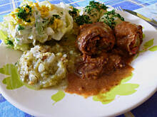 Fot. Mama - Różyczki, Zrazy z karkówki z szynką - Seria tanie obiady