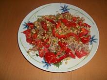 Fot. mniamniocha, Sałatka pomidorowa z kaszą gryczaną/mozarellą i kiełkami