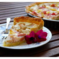 Tarta z rabarbarem i kremem waniliowym