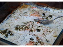 Fot. Brenia, Łosoś w sosie śmietanowo-kaparowym