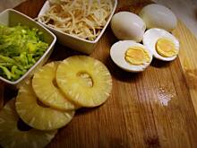 Fot. APM, Sałatka z selerem i ananasem