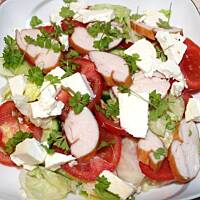 sałtka z wędzonym kurczakiem i fetą