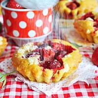 Babeczki z truskawkami i kruszonką