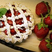 Babeczki z budyniem i truskawkami