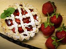 Fot. APM, Babeczki z budyniem i truskawkami