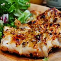 Grillowany kurczak w sosie miodowo-musztardowym