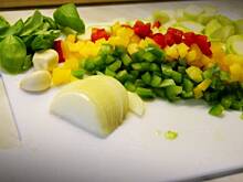 Fot. APM, Kurczak z cukinią i papryką w pomidorowym sosie