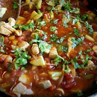 Kurczak z cukinią i papryką w pomidorowym sosie