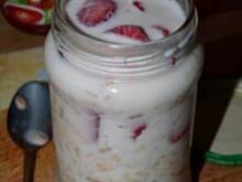 Fot. Anna Z, Owsianka truskawkowa z lodówki