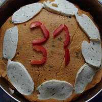 Warzywny tort naleśnikowy - pomidorowe naleśniki z natką pietruszki :-)