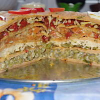 Warzywny tort naleśnikowy - pomidorowe naleśniki z natką pietruszki :-)