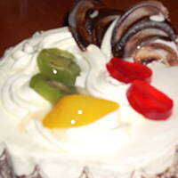 Puszysty tort orzechowy   śmietanowo likierowy