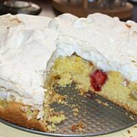 ciasto z rabarbarem i truskawkami