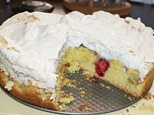 Fot. kleszcz13, ciasto z rabarbarem i truskawkami