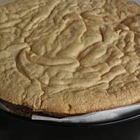 Biszkopt mocno truskawkowy.