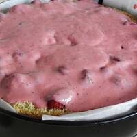 Biszkopt mocno truskawkowy.