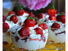 Fot. Brenia, Deser tiramisu z truskawkami