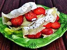 Fot. MIENTA, Naleśniki z truskawkami