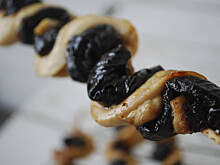 Fot. bitedelite, Grillowany kurczak ze śliwką kalifornijską