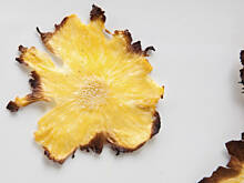 Fot. bitedelite, Ananasowe chipsy pieczone na grillu