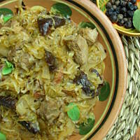 Bigos z młodej kiszonej kapusty