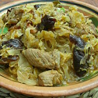 Bigos z młodej kiszonej kapusty