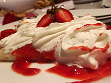 Fot. Agiatis, Naleśniki z musem truskawkowym