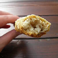 Paluchy ziołowe z otrębami i serem