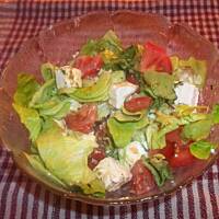 Sałatka z serem feta i pomidorami