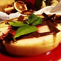 Panna cotta z syropem malinowym