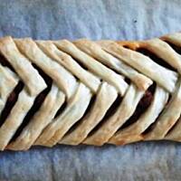 Mięso mielone zapiekane w cieście francuskim