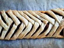 Fot. cini minis, Mięso mielone zapiekane w cieście francuskim