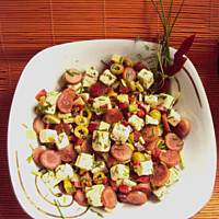 Sałatka z parówkami i fetą