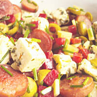 Sałatka z parówkami i fetą