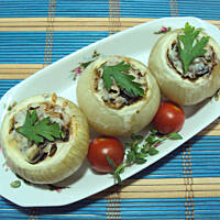 Cebule faszerowane ryżem i grzybami