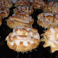 Drożdżowe muffinki z pianką bezową