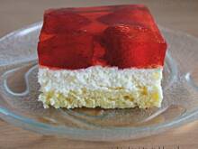 Fot. zauberi, Ciasto z kremem i truskawkami