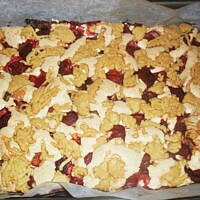 Kruche cisto z truskawkami